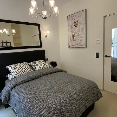Διαμέρισμα Zen And Charming - Center -5 Min Walk To Sea- 2br *