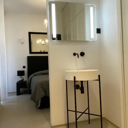 Zen And Charming - Center -5 Min Walk To Sea- 2br Apartment *