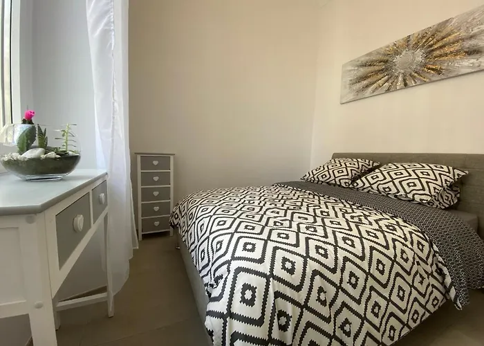 Apartmán Zen And Charming - Center -5 Min Walk To Sea- 2br
