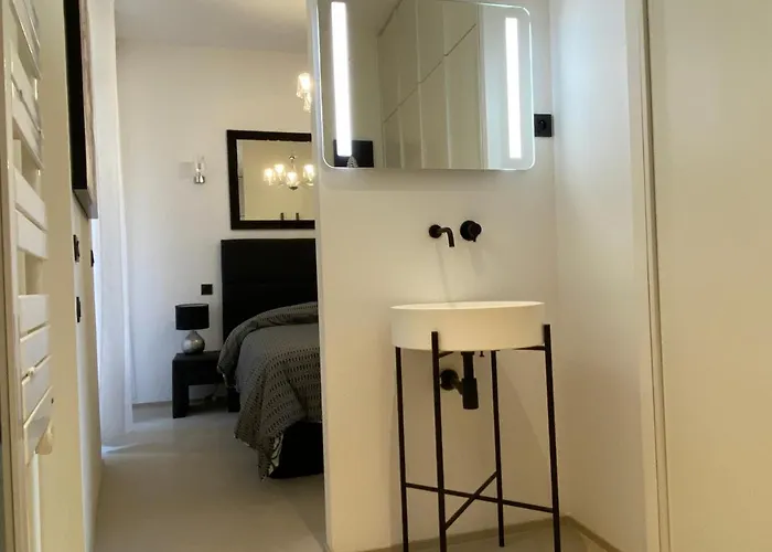 Zen And Charming - Center -5 Min Walk To Sea- 2br Apartmán *